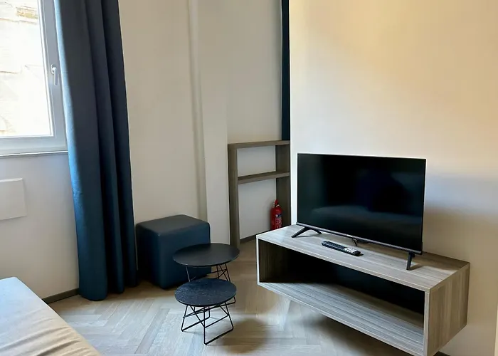 Saragozza Suite 2 Intero Appartamento In Centro Storico Wifi E Parcheggio Gratuito
