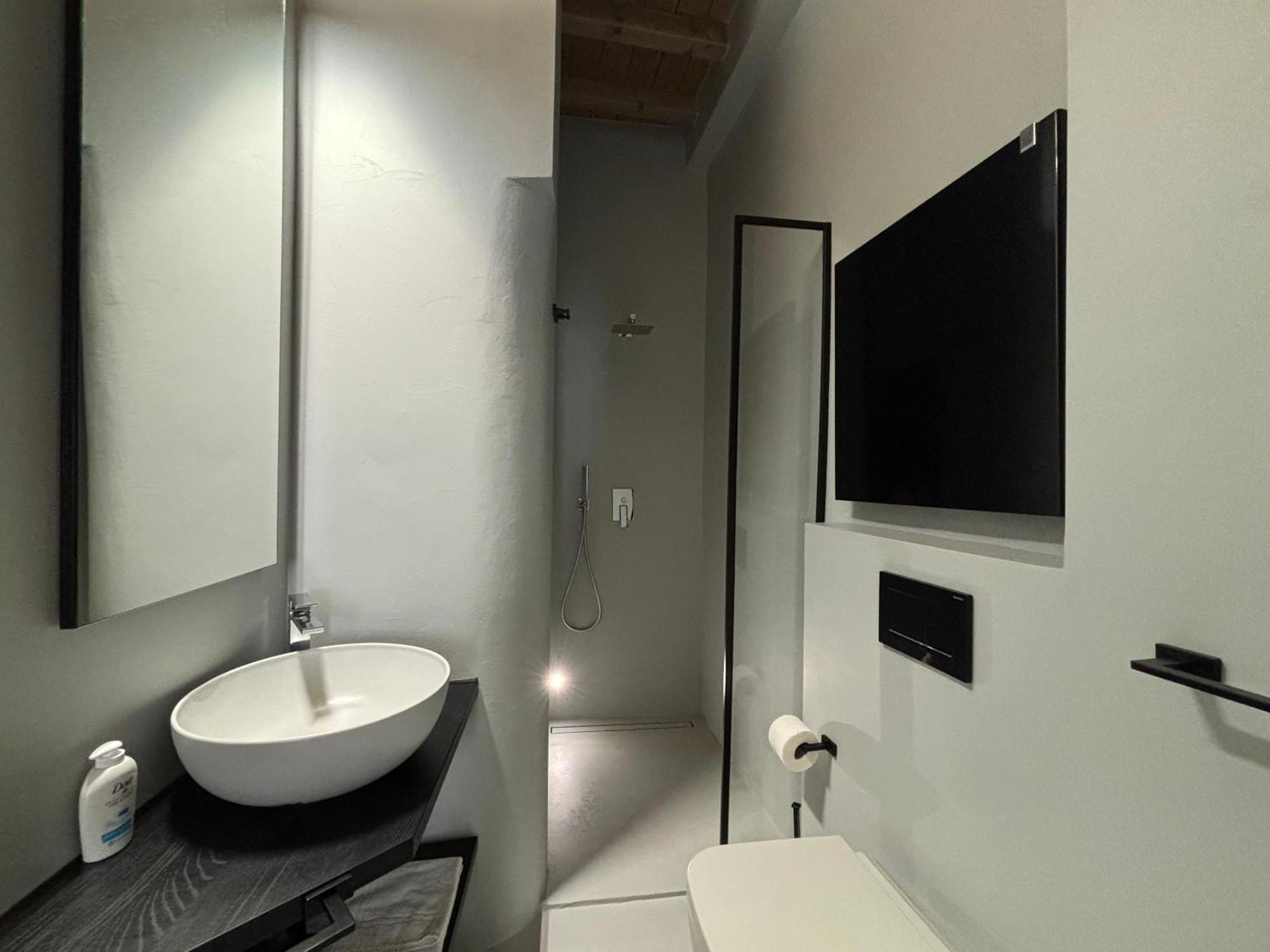 Saragozza 2 Intero In Centro Storico Wifi E Parcheggio Gratuito Apartment
